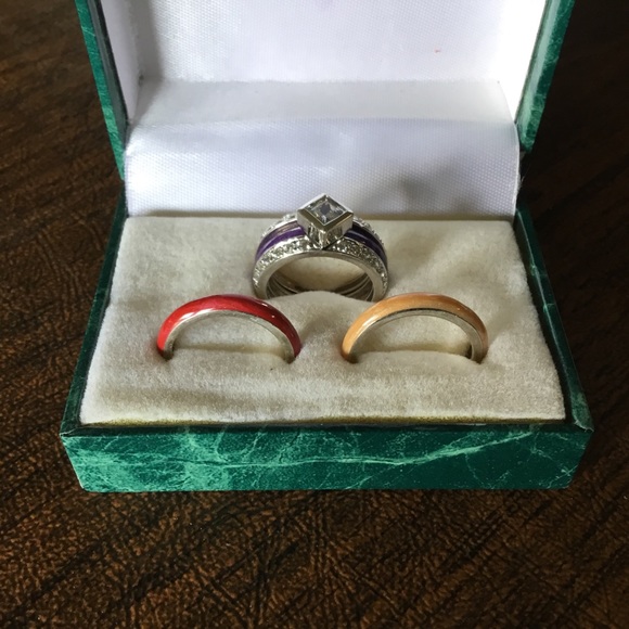 Sterling Silver Ring With With CZ - Picture 2 of 4